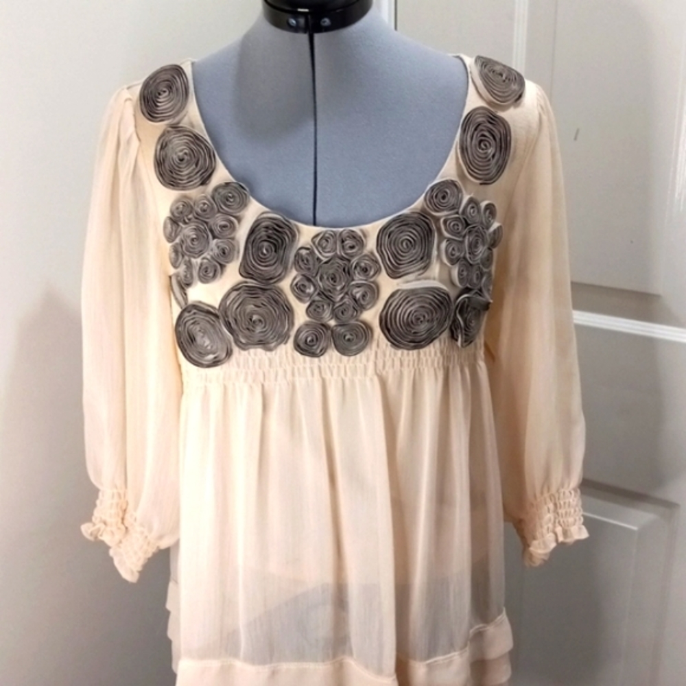 I (e Cream Rosette Top Size Large